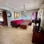 Sunny Retreat - With Patio & Parking Casa vacanze