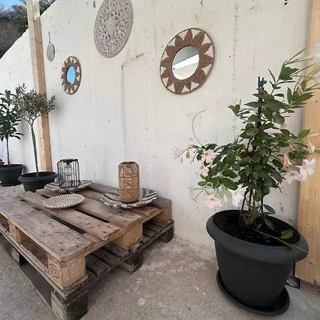 Sunny Retreat - With Patio & Parking Кефалос