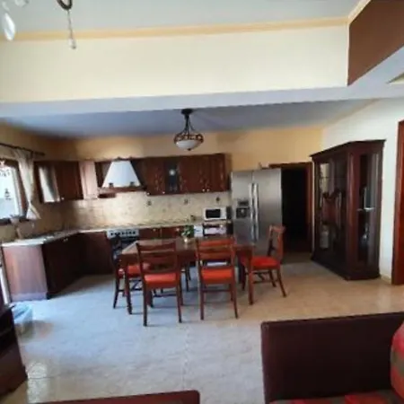 Sunny Retreat - With Patio & Parking *