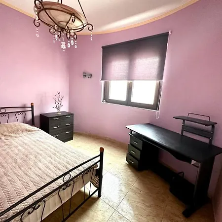 Sunny Retreat - With Patio & Parking Σπίτι διακοπών