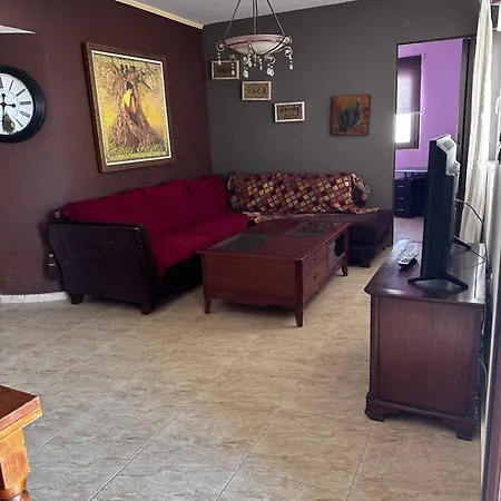 Sunny Retreat - With Patio & Parking Σπίτι διακοπών *