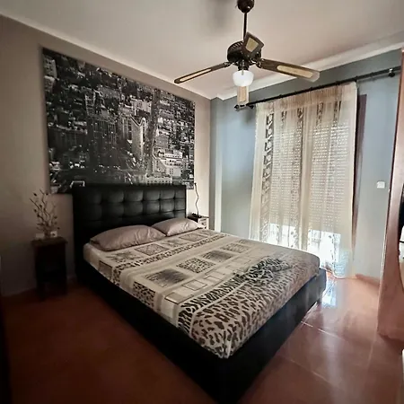 Sunny Retreat - With Patio & Parking * Κέφαλος