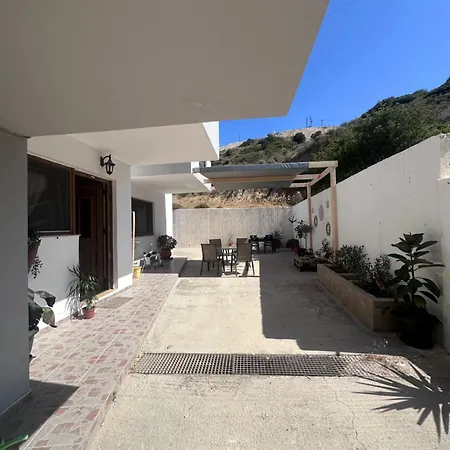 Sunny Retreat - With Patio & Parking * Κέφαλος